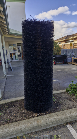 COW SCRATCHER BRUSH SM